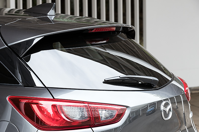 バックウィンドウガラスの板厚アップなどにより静粛性が向上