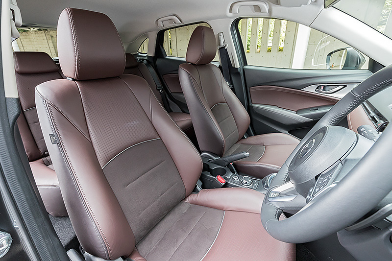 シート表皮はナッパレザーとグランリュクスのコンビネーションタイプ