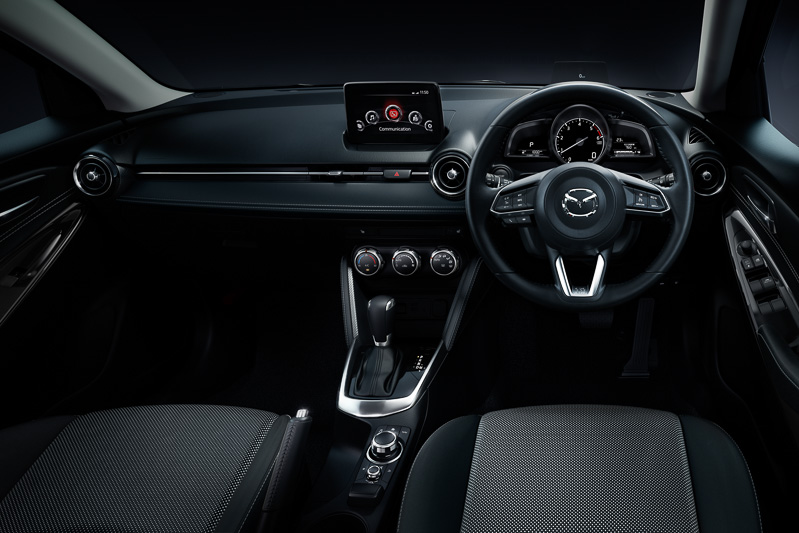 モノトーン調に変更された13S TouringとXD Touringのシート表皮