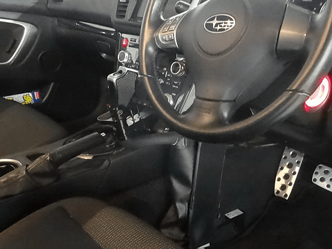 Be a driver”がコンセプトの手動運転装置付きマツダ「ロードスター