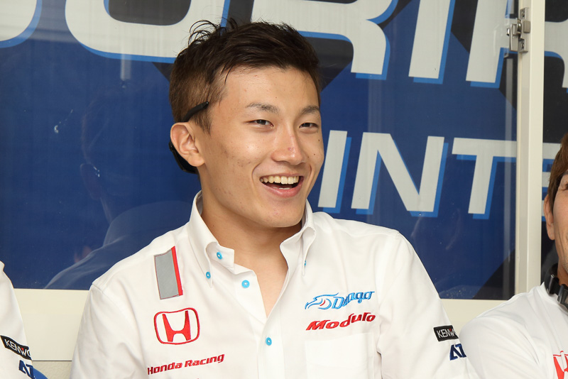 GT500デビュー戦で2位となった牧野選手。衝撃のデビュー直後の読者イベント参加となる