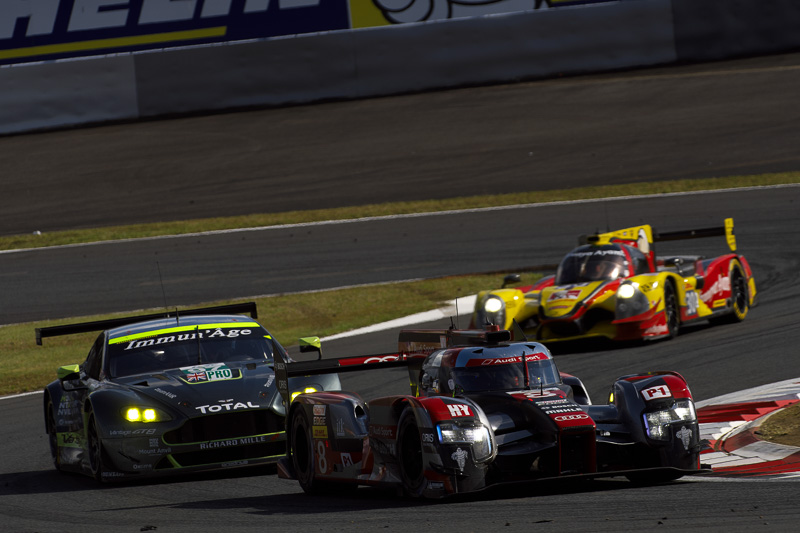 8号車 アウディ R18（ルーカス・ディグラッシ/ロイク・デュバル/オリバー・ジャービス組）