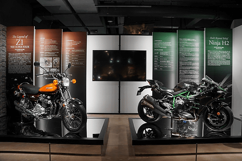 としゃ 新品タワー 川崎重工、「900 SUPER FOUR」「Ninja H2」を展示などリニューアルした