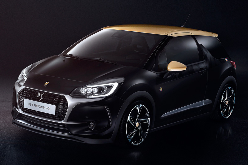 マットブラックのボディとゴールドのルーフを持つ限定10台の「DS 3 PERFORMANCE Black Special」