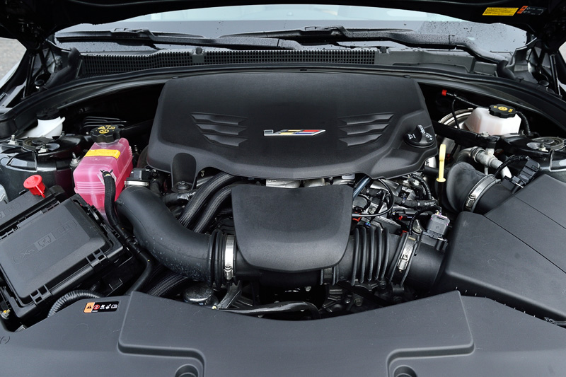 V型6気筒DOHC 3.6リッター直噴ツインターボエンジンは最高出力346kW（470PS）/5850rpm、最大トルク603Nm（61.5kgm）/3500rpmを発生。新開発の8速ATを介して後輪を駆動させる