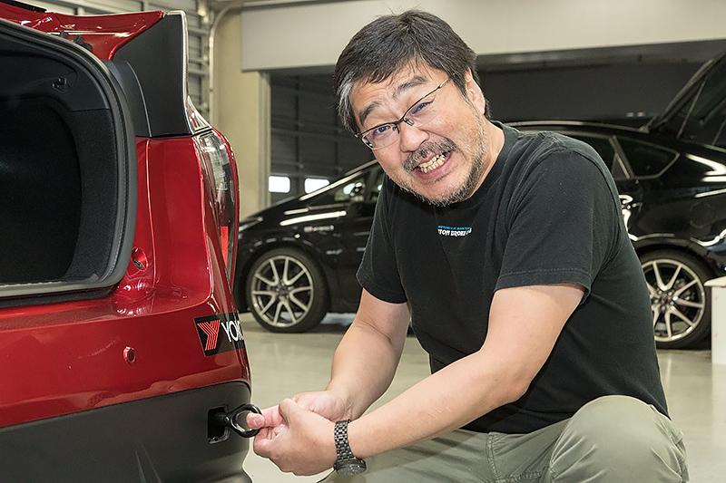 牽引フックの装着も義務づけられている