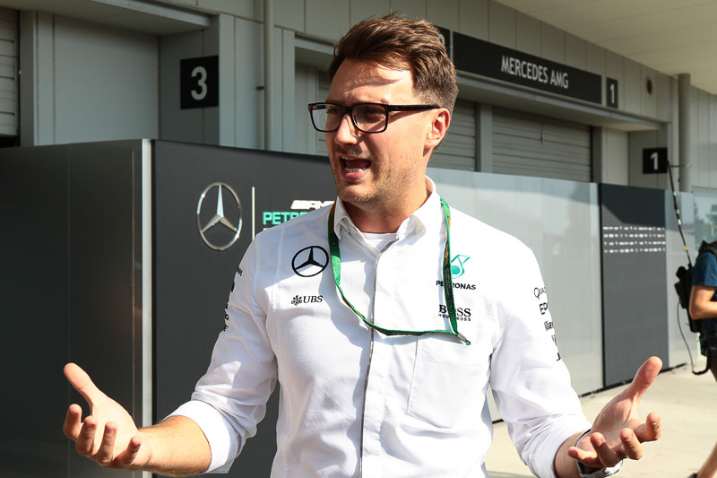 ピット裏で「撮影禁止」を告げられる