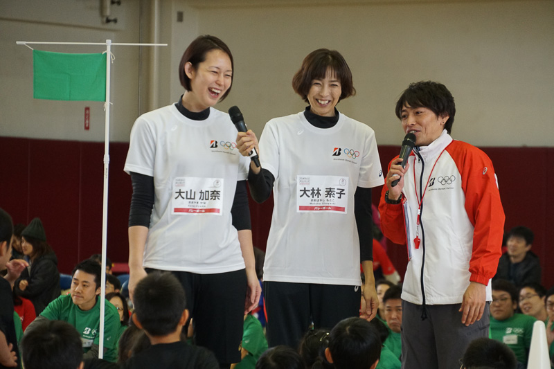 コートを5つに分けて行なわれた「ジャイアントバレー」