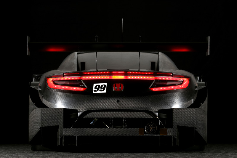 これまでの「NSX CONCEPT-GT」から「NSX-GT」に名称も変更された