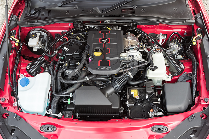 「3268」という名称が与えられた直列4気筒 1.4リッター「マルチエアターボ」エンジンを搭載。最高出力125kW（170PS）/5500rpm、最大トルク250Nm（25.5kgm）/2500rpmを発生