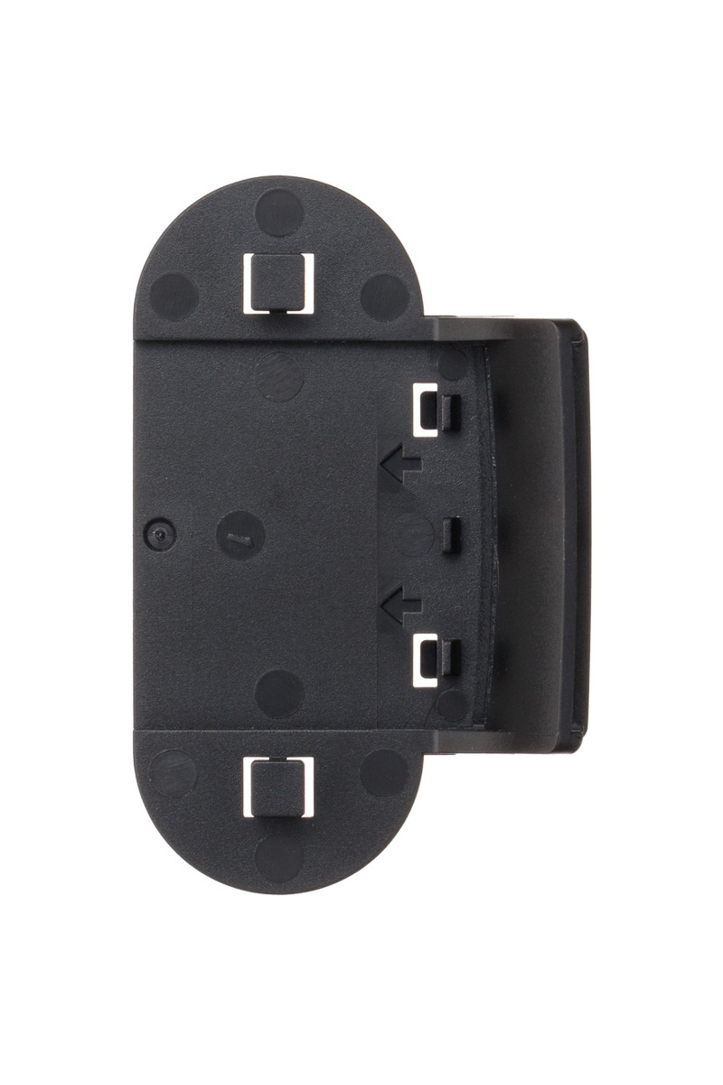 リモコンを固定する専用のアタッチメントとベルトにより、約370mm～400mmの太さのステアリングに装着可能