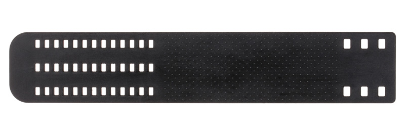 リモコンを固定する専用のアタッチメントとベルトにより、約370mm～400mmの太さのステアリングに装着可能