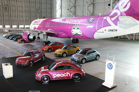 フォルクスワーゲンとピーチがコラボ、「＃PinkBeetle」の発表会
