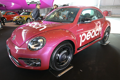 フォルクスワーゲンとピーチがコラボ、「＃PinkBeetle」の発表会を関西