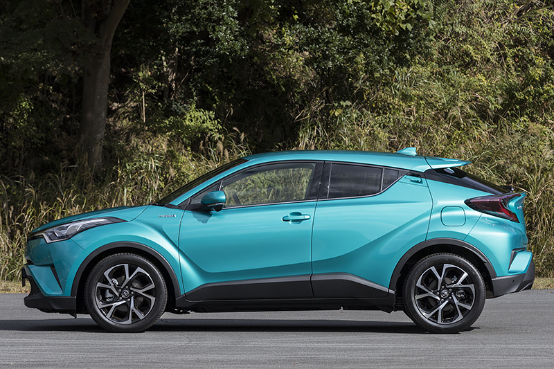 撮影車両のボディカラーは新規開発のラディアントグリーンメタリック。グレードはG