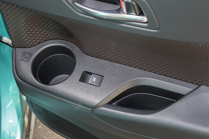 カップホルダーが付く