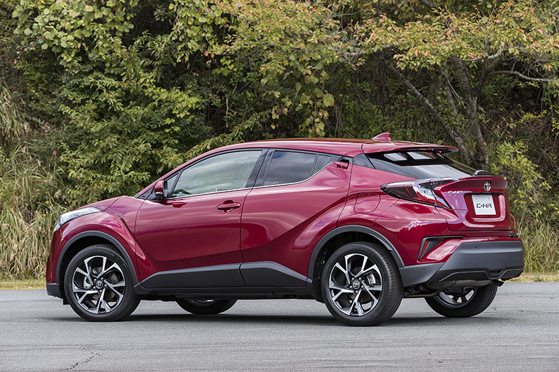 撮影車両のボディカラーは国内初設定となるセンシュアルレッドマイカ。グレードはG-T