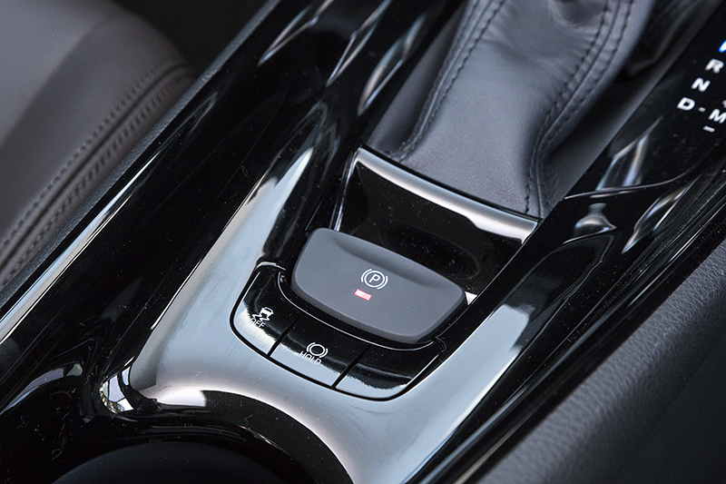 パーキングブレーキは電動