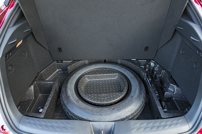 スペアタイヤを装備