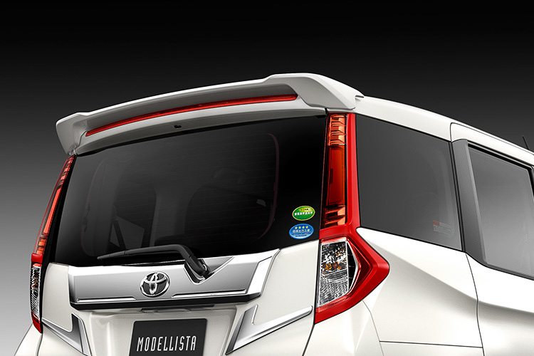 リアスポイラー：塗装済3万7800円、素地3万3480円