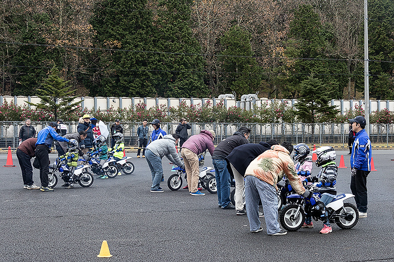 ミニバイクを使った親子バイク教室も開催