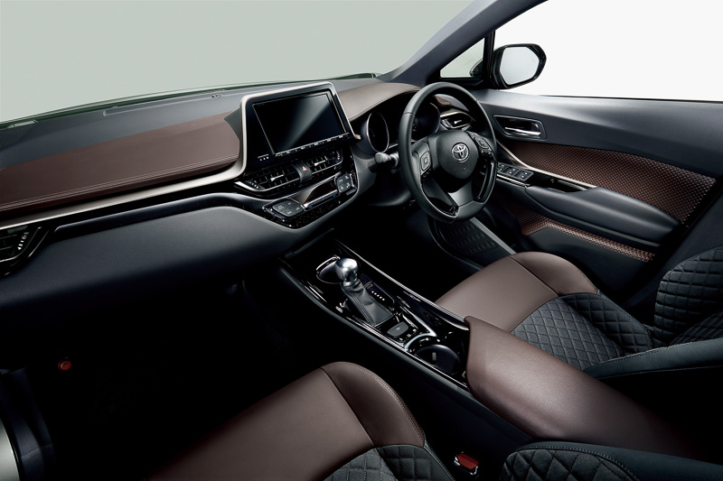 G（内装色：リコリスブラウン）