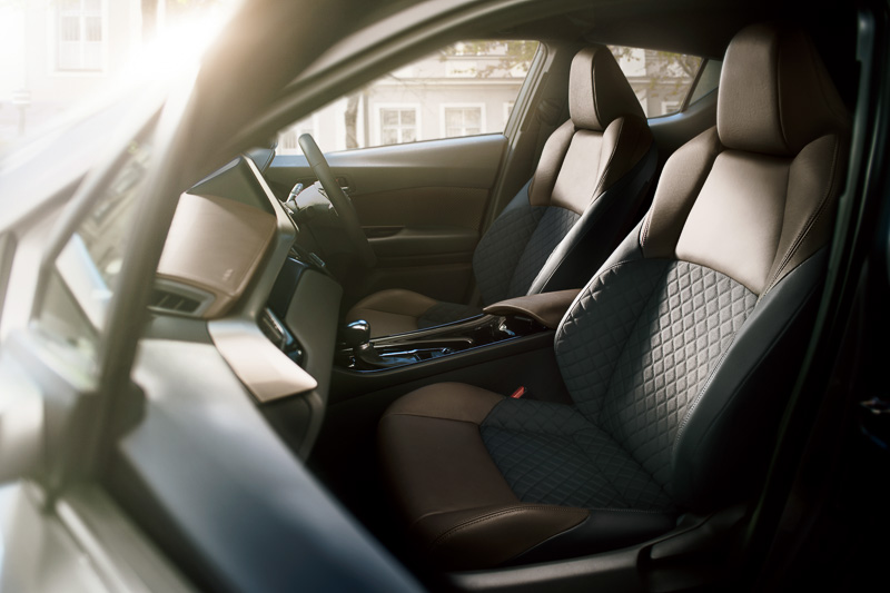 G（内装色：リコリスブラウン）