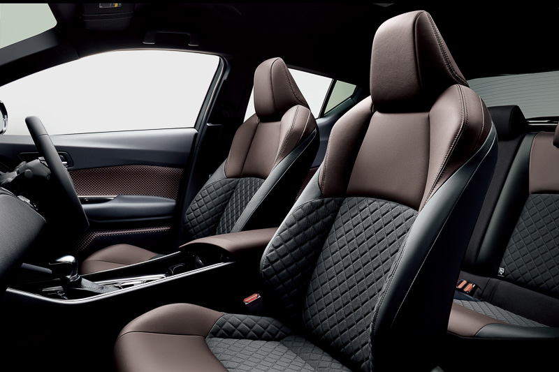 G（内装色：リコリスブラウン）