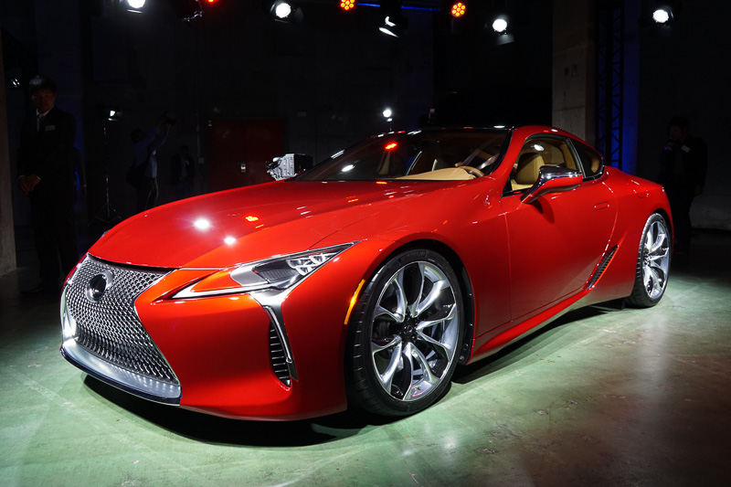 2017年春頃に発売予定の新型クーペ「LC」