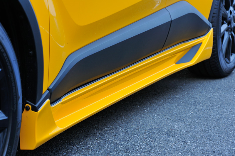 表面からは見えないが、裏側はフロアに対して垂直の壁になるような形状を採用。フロアと合わせて空気の通るトンネルを作っている