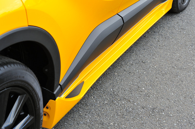 サイドスカート後端の翼形状は、横漏れした風を整流し直して後方に流す役割を持つ