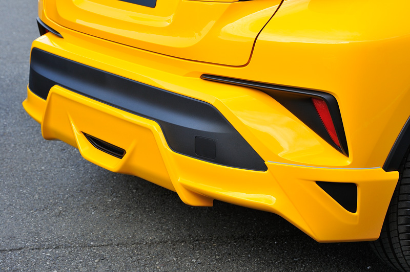 リアバンパースポイラーからフロア下の風を後方に抜いている