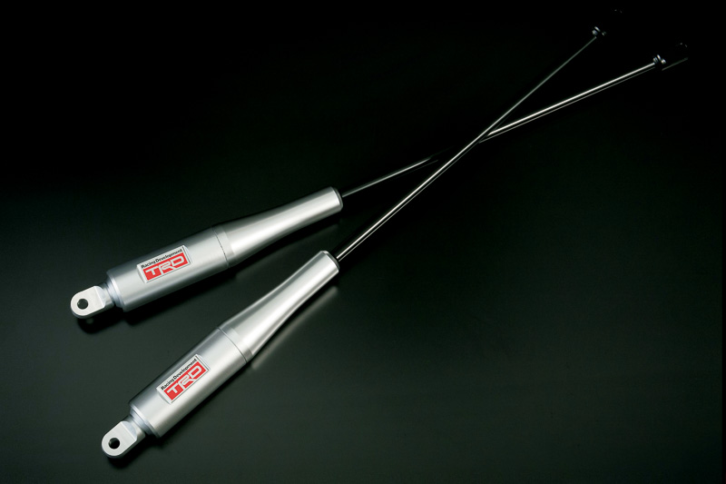 走行中の微振動やボディの変形を吸収・減衰して乗り心地を改善し、コーナーでのロール速度を抑制して4輪の接地性を高めるMCB（8万円［税別］）