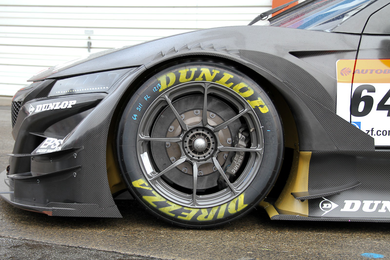 Epson Nakajima RacingのNSX-GT。「EPSON」「DUNLOP」「Modulo」「GREEN TEC」などのステッカーが貼られる