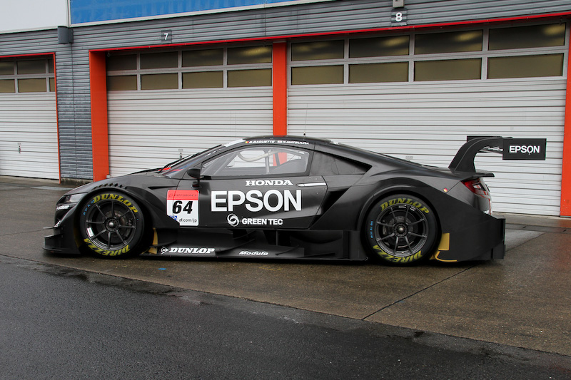 Epson Nakajima RacingのNSX-GT。「EPSON」「DUNLOP」「Modulo」「GREEN TEC」などのステッカーが貼られる