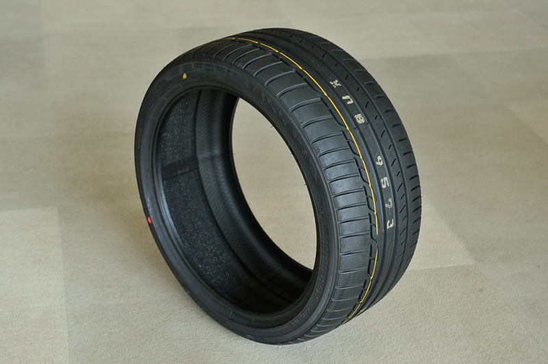 ダンロップ SPORT MAXX RTは内側に特殊吸音スポンジを設定
