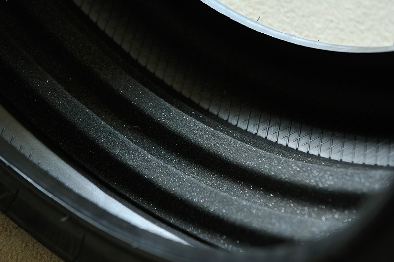 ダンロップ SPORT MAXX RTは内側に特殊吸音スポンジを設定