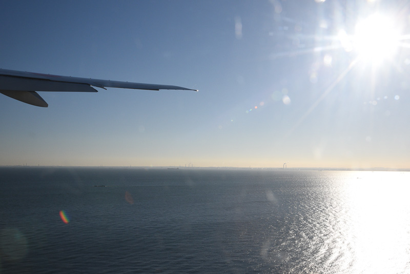 羽田空港を那覇空港へ向けて飛び立つ