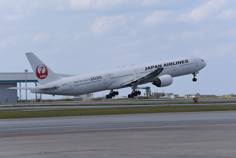 巨大な機体の離陸シーンは迫力がある