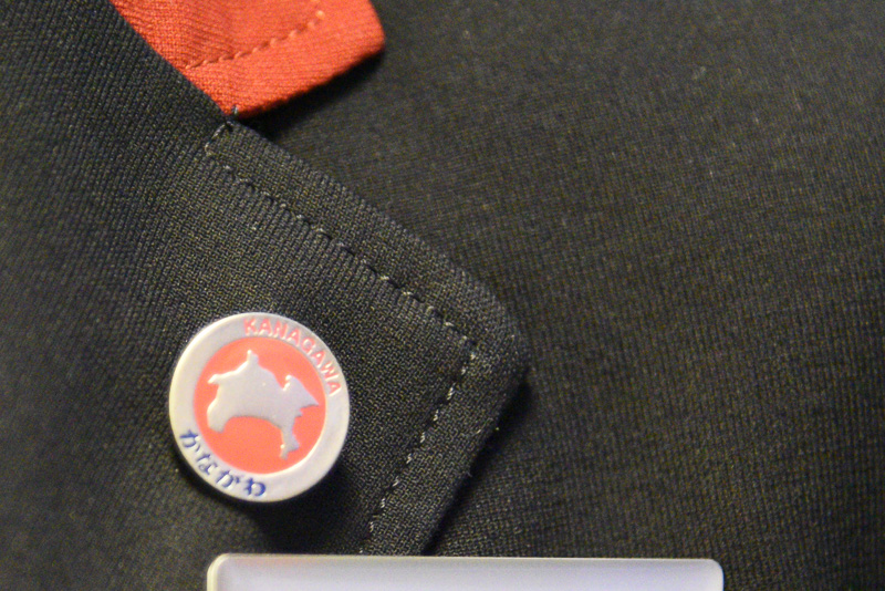 最近、JALのCA（客室乗務員）さんが出身地を示す「縁（ゆかり）都道府県バッヂ」を着けているのをご存じだろうか？　会話のきっかけにしてほしいとのことだ