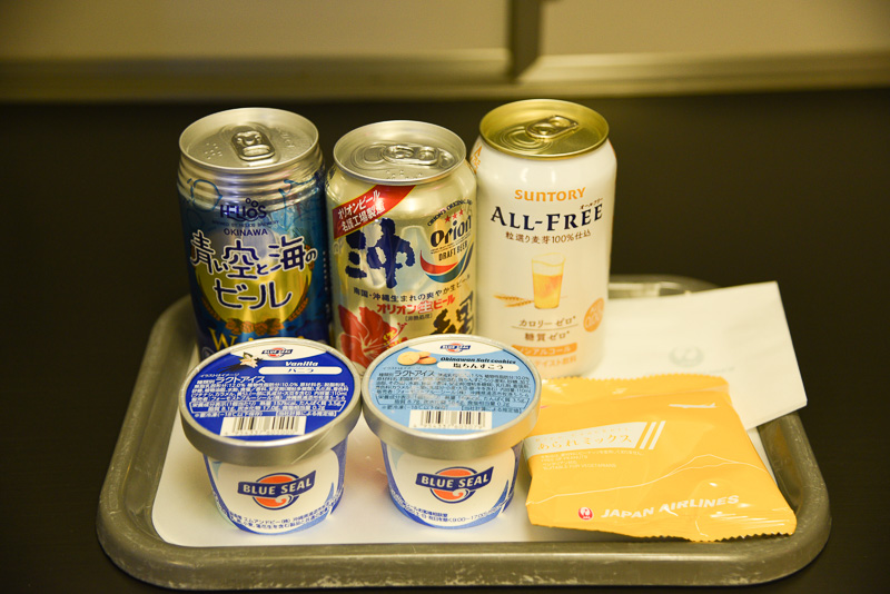 オリオンビールやブルーシールアイスが有料で用意されている。レンタカーを使う際は、もちろんアルコールフリーのドリンクで