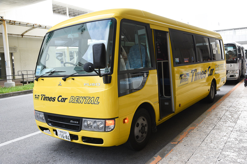 タイムズ カー レンタルの送迎バスで店舗へ出発