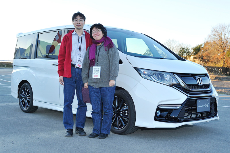 スバル レガシィ B4に乗る松本さん。奥さまと参加