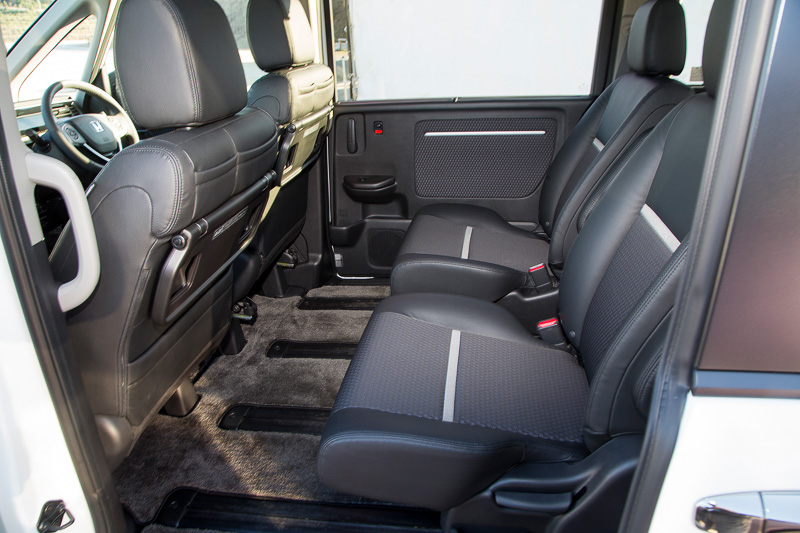 多くの参加者に評判だったのが2列目シートの足下の広さ。それに3列目のシートも肉厚が薄めに見えるわりに座り心地はいいという意見もあった。そしてなにより、お子さんにウケていたのがわくわくゲート。ミニバンはご近所の方など乗せることもあると思うが、ステップワゴン Modulo Xは子供にも人気のクルマになるだろう