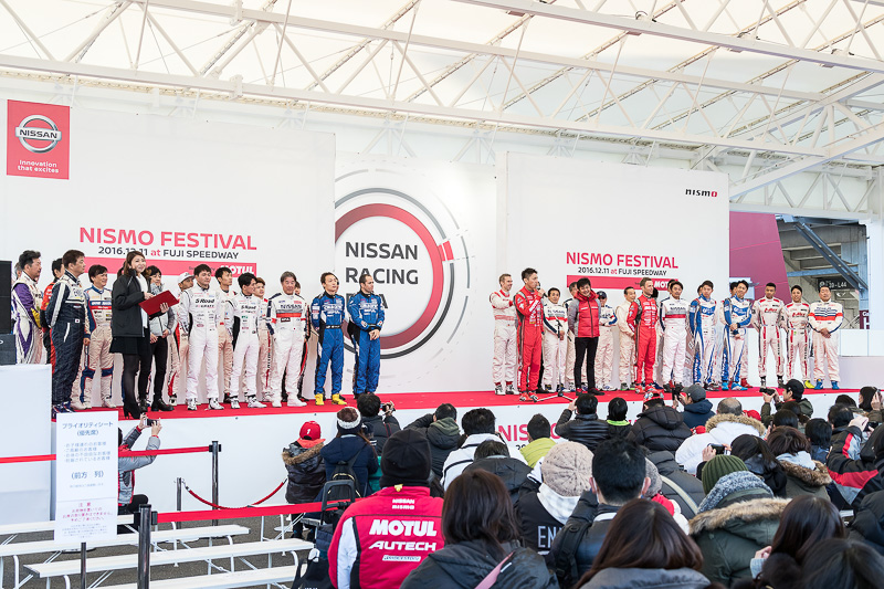 オープニングセレモニーにドライバーや監督が集合