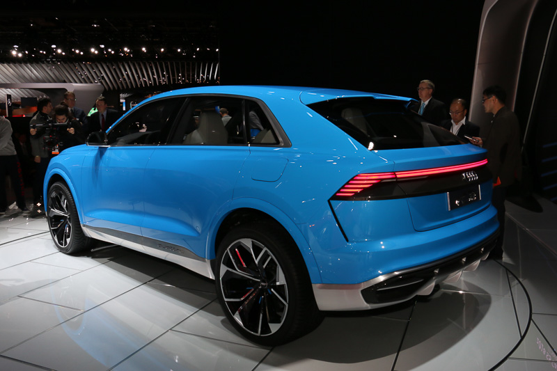 デトロイトショーの会場で世界初公開された「Q8 コンセプト」