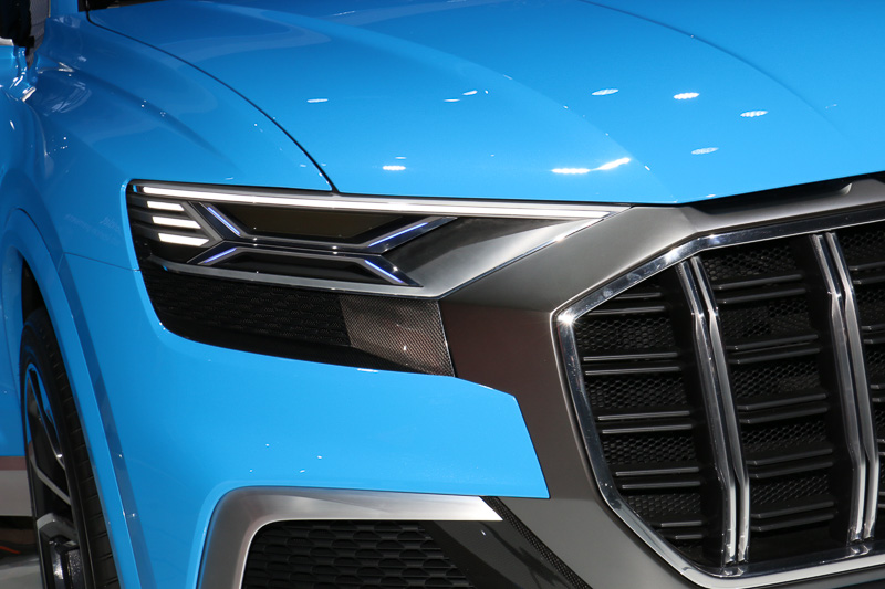 ヘッドライト下にエアインテークを設定