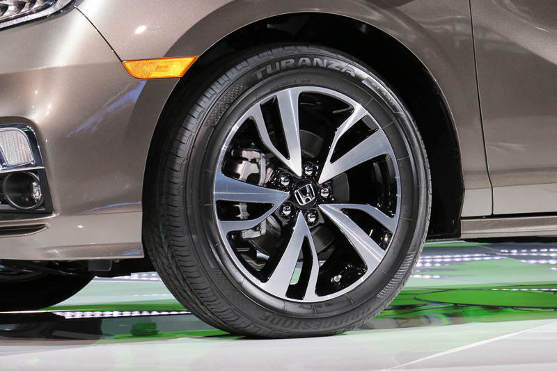 タイヤはブリヂストンのトランザを採用