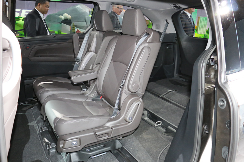 2列目シートに新開発の「マジックスライドシート」を採用している