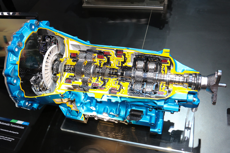 アイシングループのブースで展示された「FR用10速AT」（AWR10L65）